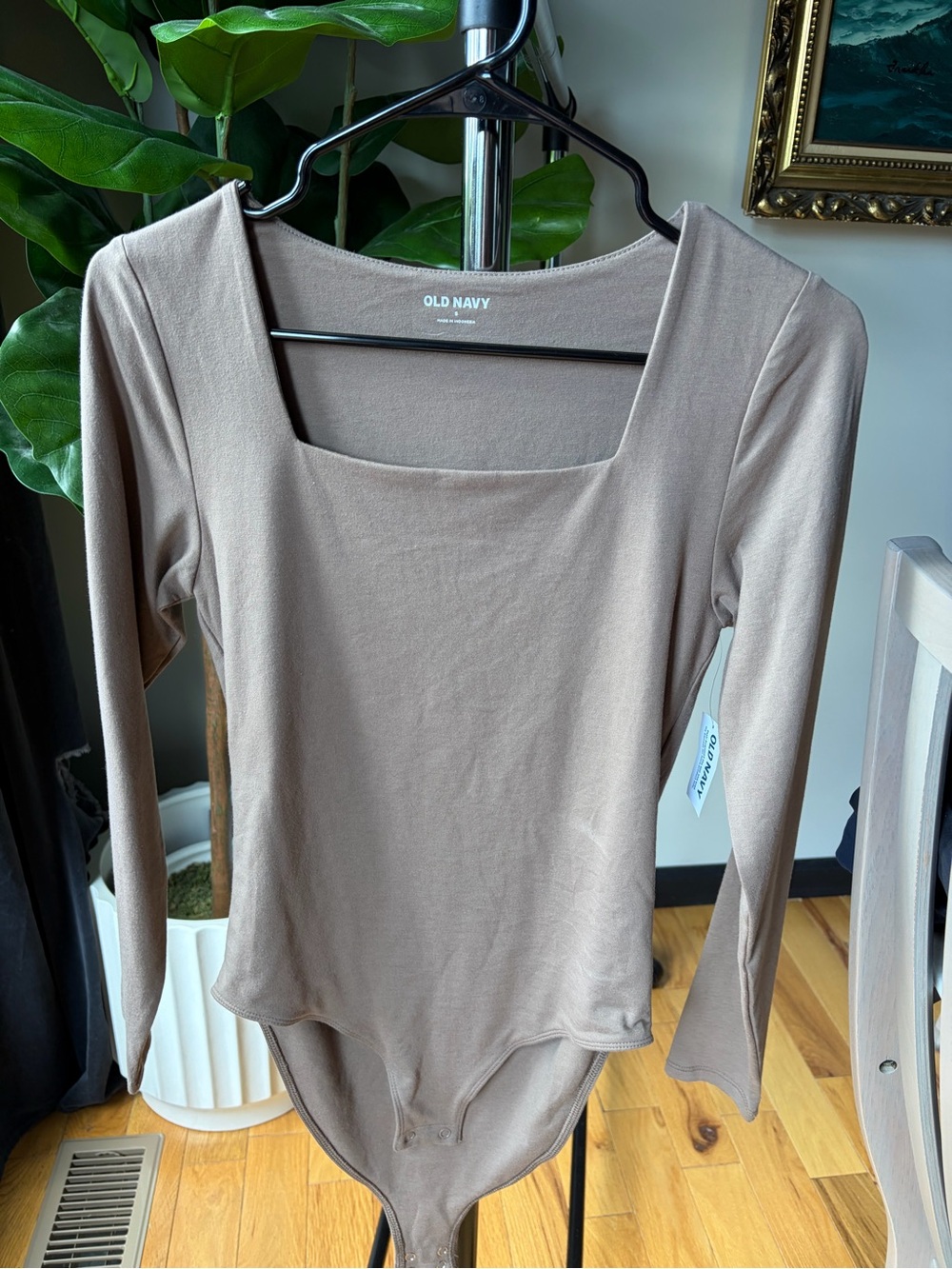 Old Navy Long Sleeve Square Neck Bodysuit in Taupe NWT Sz Small